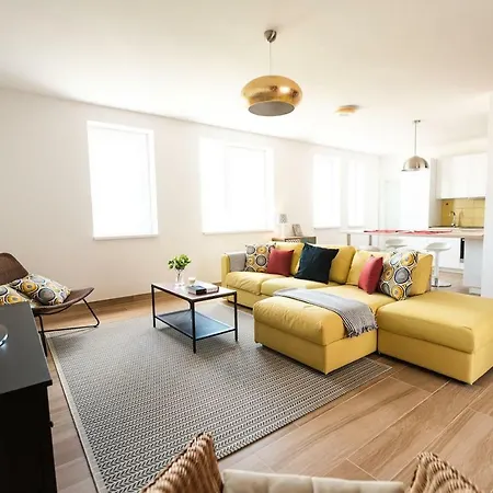 Private 5 Star 3 Flat And In-door Pkg *