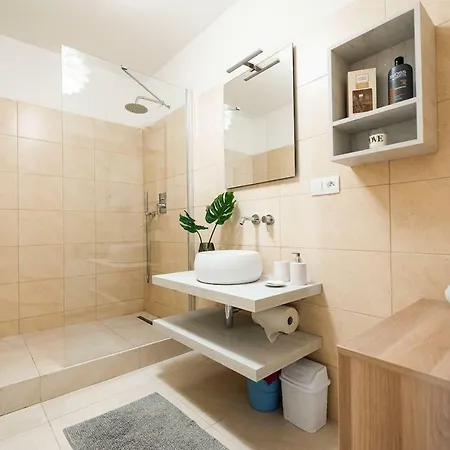 Appartamento Private 5 Star 3 Flat And In-door Pkg Nitra