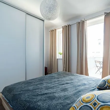 Private 5 Star 3 Flat And In-door Pkg * Nyitra