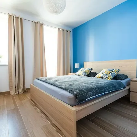 Private 5 Star 3 Flat And In-door Pkg Appartamento Nitra