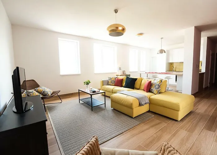 Private 5 Star 3 Flat And In-door Pkg *