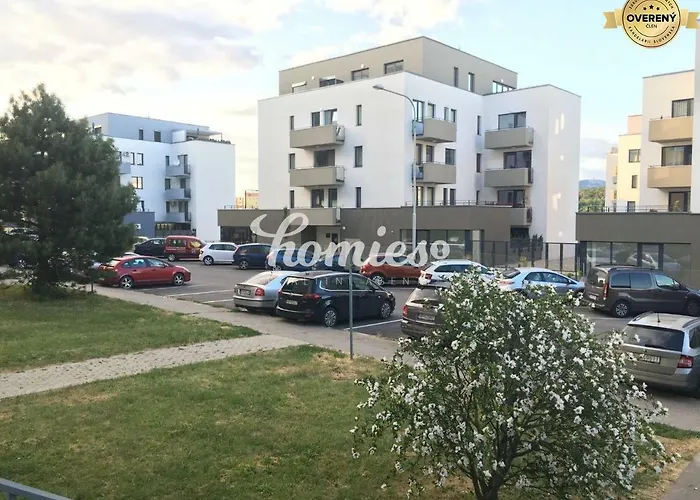Private 5 Star 3 Flat And In-door Pkg * Nitra